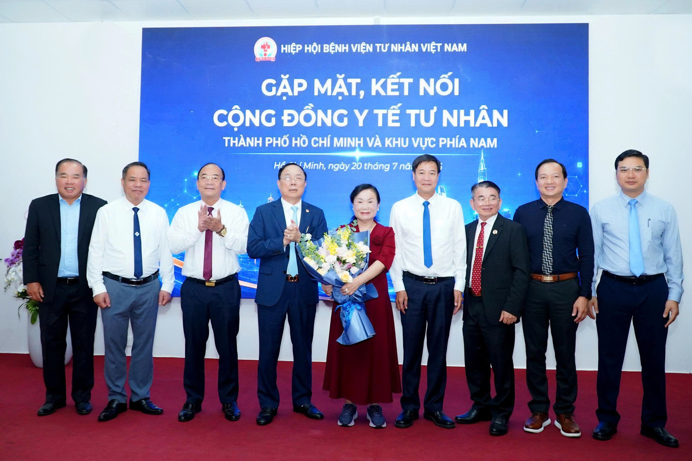 Ban lãnh đạo Hiệp hội Bệnh viện tư nhân Việt Nam chúc mừng Madam Trần Thị Lâm giữ vai trò Chủ tịch Chi hội